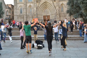Sardanes a la Catedral: tradició i