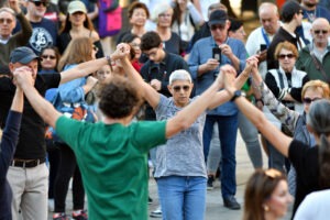 Sardanes a la Catedral: tradició i