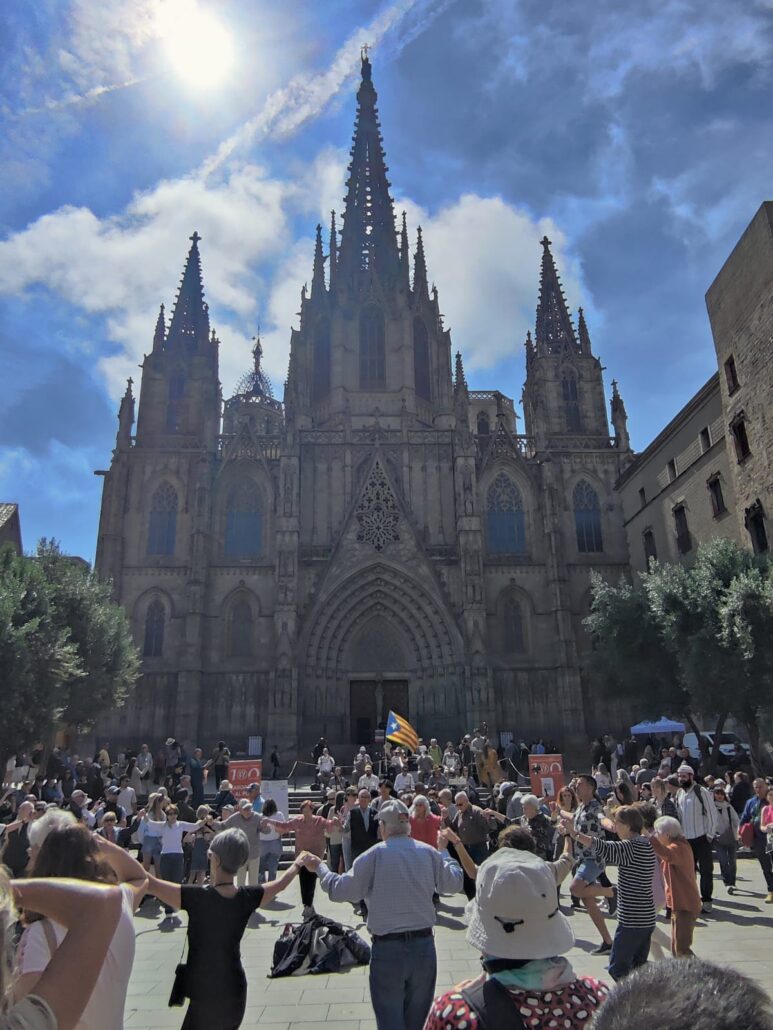 Sardanes a la Catedral: tradició i